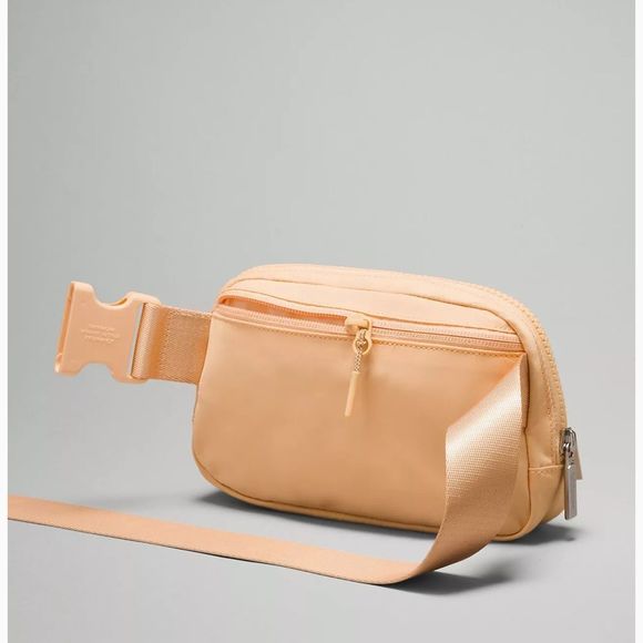 LULULEMON | ✨NEW✨ Everywhere Belt Bag 1L in Summer Glow - Picture 4 of 7